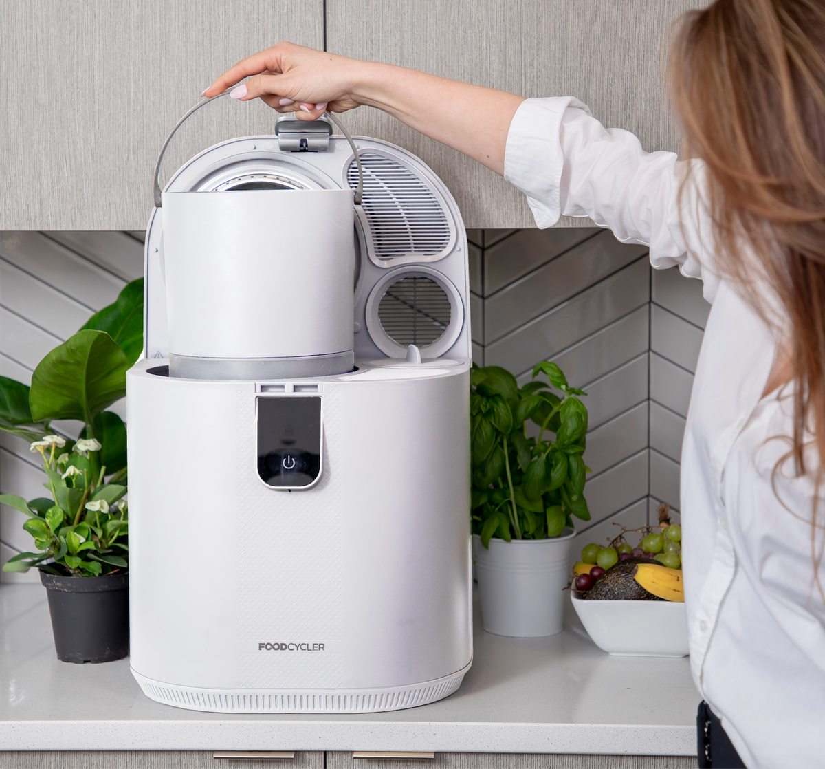 FoodCycler Eco 5 food waste recycler on a kitchen bench